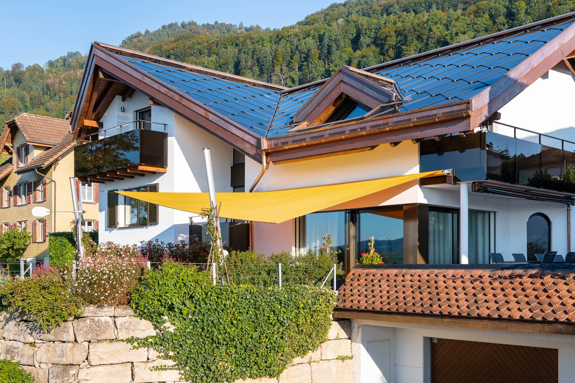 Dach- und Fassadensanierung Sonnenterrasse, Greppen